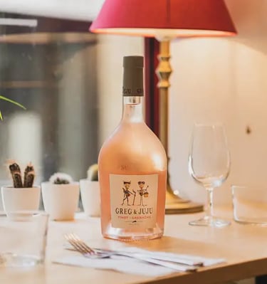 Bouteille de rosée fraiche dans une boutique