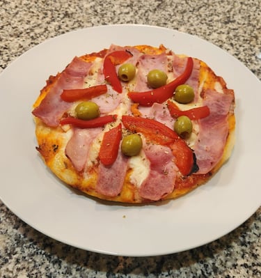 Pizza de Jamon y morrones