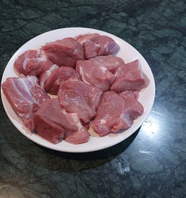 a plate of raw meat with boneless meat and bonles mutton