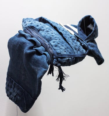 karine-nguyen-van-tham-a mon frère, relique textile, indigo, sculpture textile