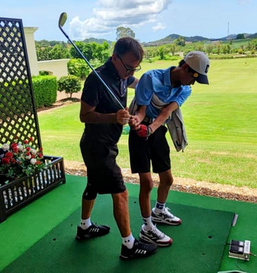 golf instructor helping a student at chee chan