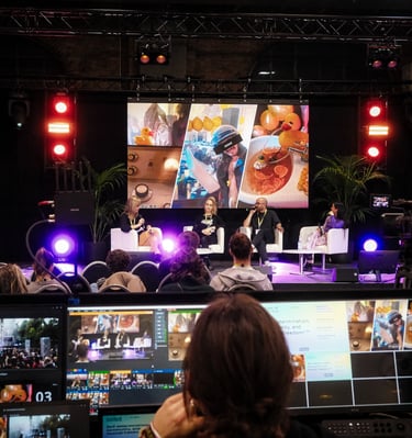 Live panel Diskussion auf Conference Bühne mit internationalen speaker und video Produktion