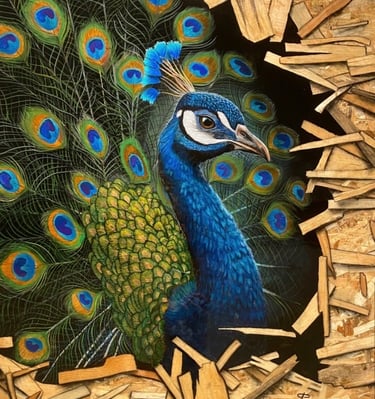 Œuvre Vâhana représentant un paon déployant ses plumes, peinture réalisée sur bois OSB.