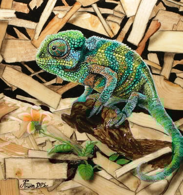 Œuvre intitulée Morphose, représentant un caméléon sur une branche, peinture réalisée sur bois OSB