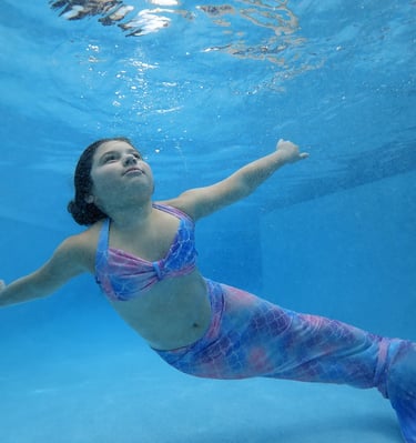 Underwater mermaid photoshoot 