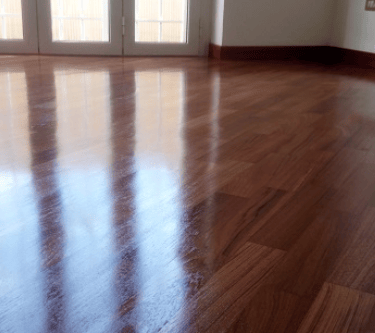 Ponçage de parquet par DG Services - rénovation professionnelle pour sols en bois en Suisse romande