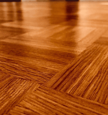 Ponçage de parquet par DG Services - rénovation professionnelle pour sols en bois en Suisse romande
