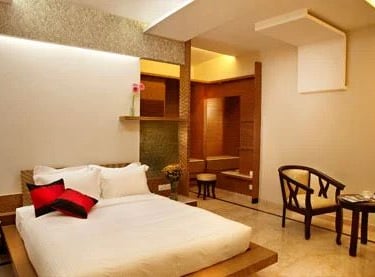 Cozy and Modern Hotel Suite