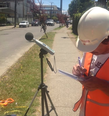 Medición de tráfico, ruido de fuentes móviles y fijas en Ecuador
