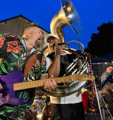 Avec l'immense Kirk Joseph fondateur du Dirty Dozen brass band