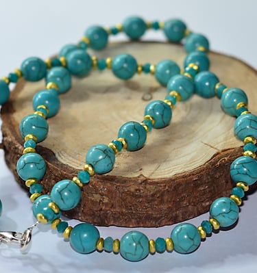 necklaces made from natural stones using handicraft methods