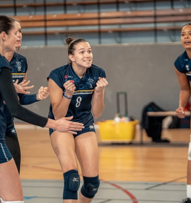 Joueuse qui sert les poings après un point gagné