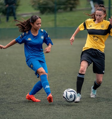 Joueuse qui réalise une passe