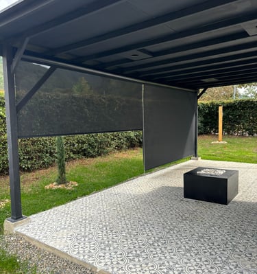 Toldos para exteriores resistentes y duraderos, ideales para protección contra el sol y la luz