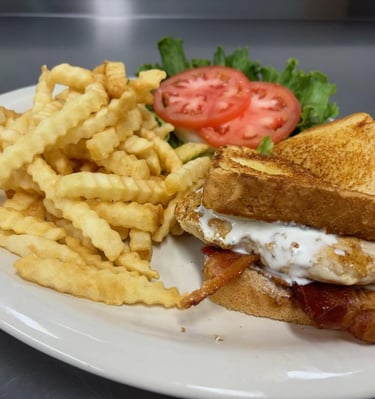 lunch at the rustic spoon weaubleau