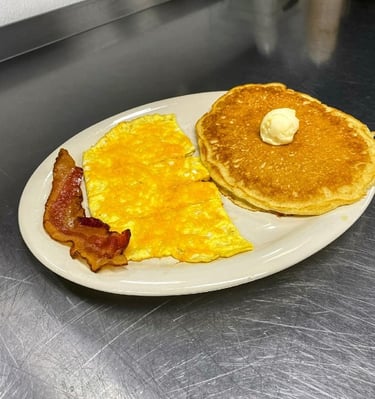 breakfast at restaurant in weaubleau missouri