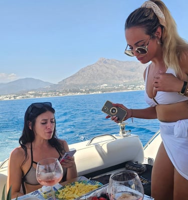 chicas celebrando cumpleaños