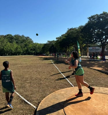 Arremesso de Peso na Pista de Atletismo da Abecaa em abaeté