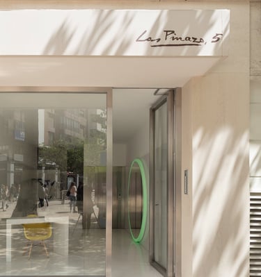 accesibilidad espejo neon verde mármol blanco zaguán valencia reforma