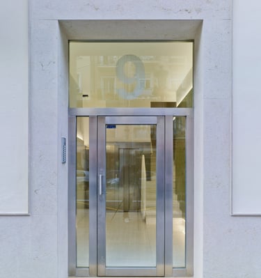 puerta vidrio mármol verde y blanco rehabilitación