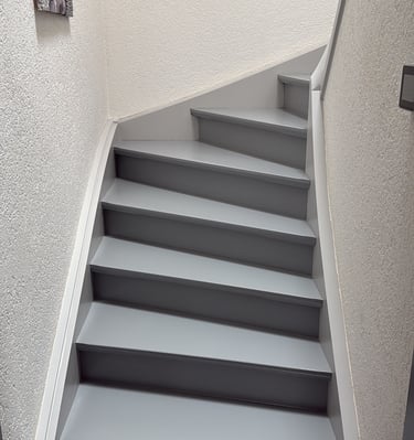 peinture escalier en deux couleurs