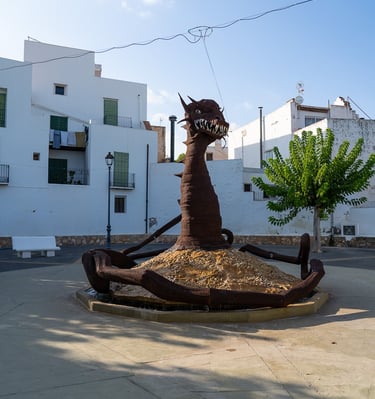 Monumento en la Plaza España de Sant Jordi, cerca de Carmens Rural