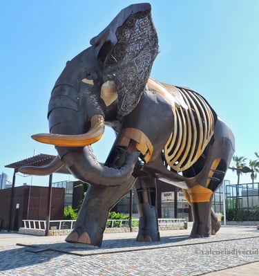 Escultura de elefante  en la entrada del Bioparc