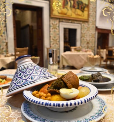 Couscous a table dans le palais historique Essaraya, Tunis.