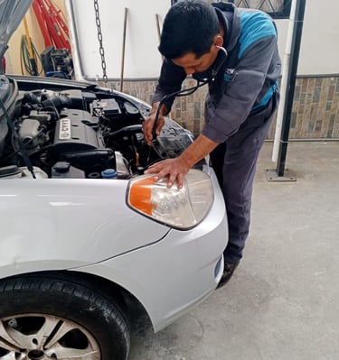Diagnóstico preciso del motor mediante inspección con estetoscopio automotriz.