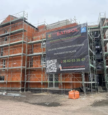 echafaudage de façadier pour immeuble a lyon.