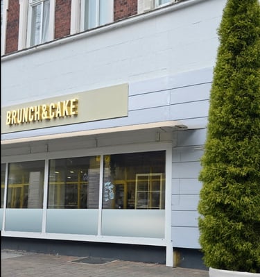 Beleuchtete Warmlicht 3D-Profilbuchstaben für professionelle Außenwerbung auf Aluverbund lackiert  