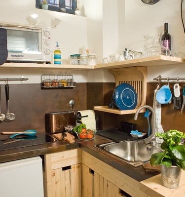 Fully equipped kitchen in Studio Paolina Rome vacation rental