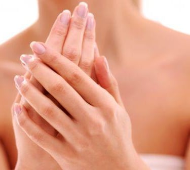 Mani con pelle sana dopo trattamenti medicina estetica Dott. Porro