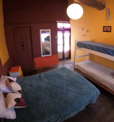 Habitación con baño privado, para 1, 2, 3 o 4 personas.