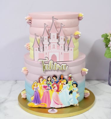 Tarta personalizada de princesas con diseño elegante, creada para cumpleaños infantil en Madrid
