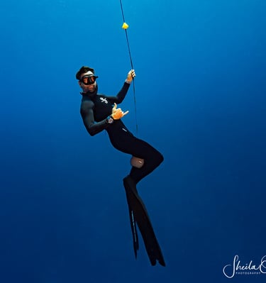 Freediving on Curacao - on a wrecking ball