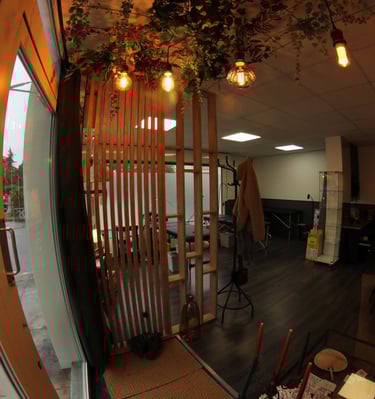 Entrée du salon des Vilaines Tattoo Shop à Golfe Juan, Vallauris, Antibes, Cannes