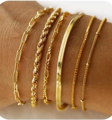 Fashion jewelry for women with delicate details