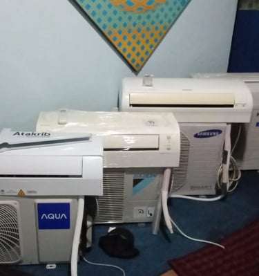 Stok AC bekas berbagai merek seperti Sharp, Samsung, Aqua di Rahma Tia Aircond Yogyakarta