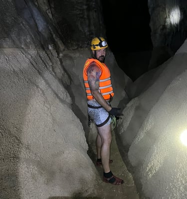 spéléologie dans la caverne de Ruc Mon à Phong Nha