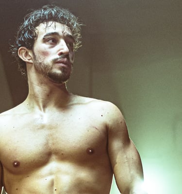 Lorenzo Neri in una scena del film "The Scottish Boy"