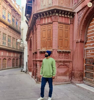 Rampuria Haveli in Bikaner, showcasing artistic beauty and red sandstone architecture.
