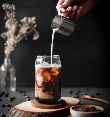 Latte 拿铁   Espresso with fresh milk. 浓缩咖啡加鲜牛奶
