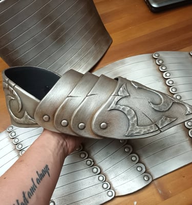 weathering costume armor: a cosplay tutorial