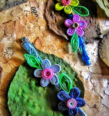 Recycle paper flower quilling in the dry leaf 
