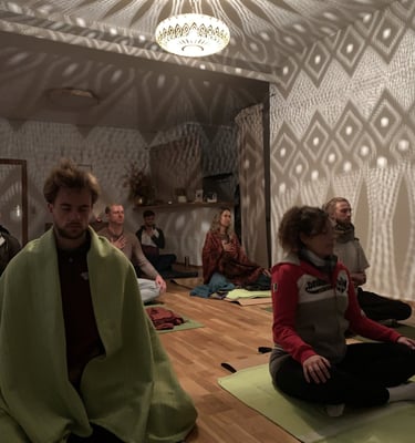 Personen in einer Breathwork Session