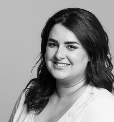 Retrato frontal de la autora del sitio: Pam Alvarez.