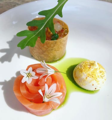 Entrée gastronomique saumon fumé citron roquette Alexis Vergnory chef les mouettes Ajaccio