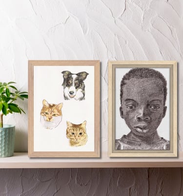 portraits de chats et chien en couleur et d'un enfant au crayon graphite