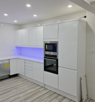 Kitchen installation in whoe UK worktops cabinets drawers oven